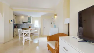 Una cocina o zona de cocina en schöne Wohnung direkt am Meer mit Meerblick, WLAN
