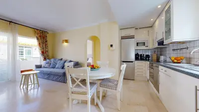 Una cocina o zona de cocina en schöne Wohnung direkt am Meer mit Meerblick, WLAN