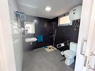 Un baño de Servatur Castillo de Sol