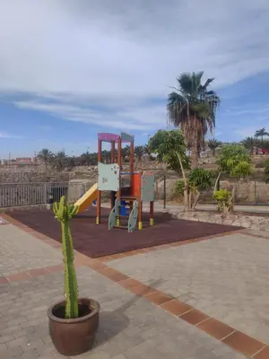Zona de juegos infantil en Casa Holmston, Duplex villa with hot tub in Anfi Tauro Topaz