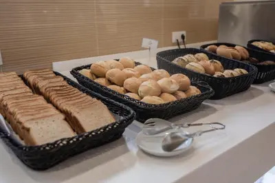 Comida en o cerca de este resort