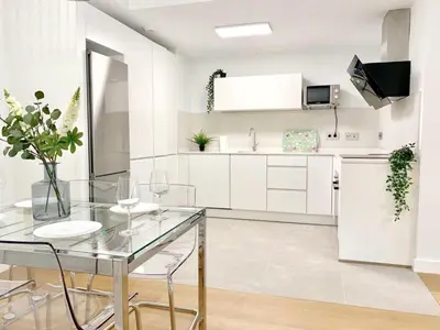 Una cocina o zona de cocina en Elegant Beach Flat