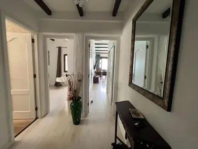 Una televisión o centro de entretenimiento en Panoramic Sea Views Apartment