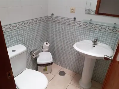 Un baño de Niza Apartamentos