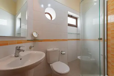 Un baño de HomeForGuest NEW Duplex with Rooftop next to Arucas Cathedral