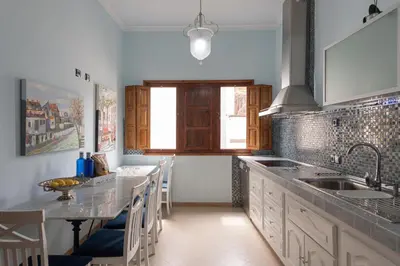 Una cocina o zona de cocina en HomeForGuest NEW Duplex with Rooftop next to Arucas Cathedral
