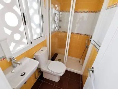 Un baño de Los Porches D40 By Pride Holiday Rentals