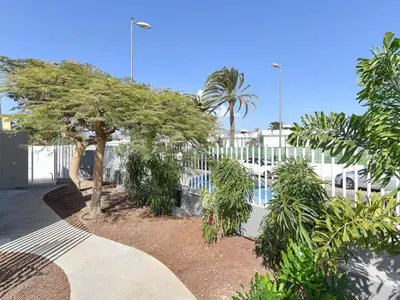 Jardín al aire libre en VelSuites Playa del Ingles by VillaGranCanaria