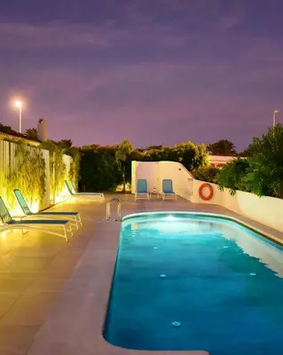 Piscina en o cerca de VelSuites Playa del Ingles by VillaGranCanaria