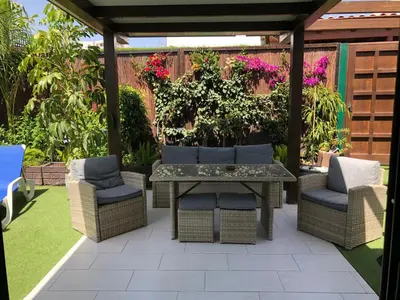 Jardín al aire libre en Bungalow Portos with amazing privet garden