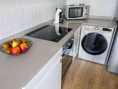 Una cocina o zona de cocina en Apartment Abora Garden with terrace, pool, extensive gardens and free parking
