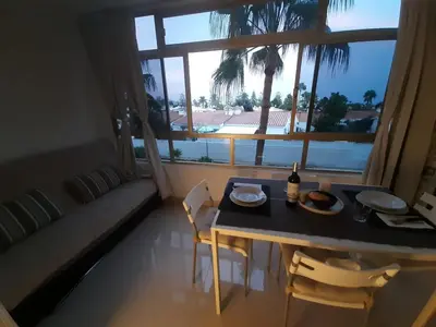Comida en o cerca de este apartamento