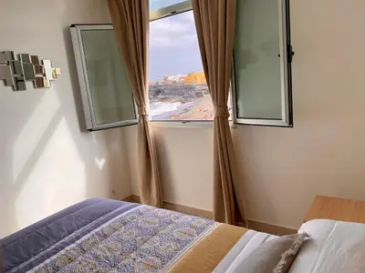 Cama o camas de una habitación en Hermoso Edificio Frente al Mar, a pie de Playa y hermosas vistas