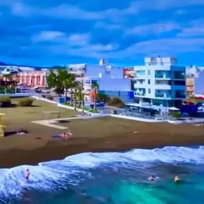 Hermoso Edificio Frente al Mar