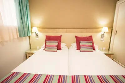 Cama o camas de una habitación en Amadores Beach Apartments