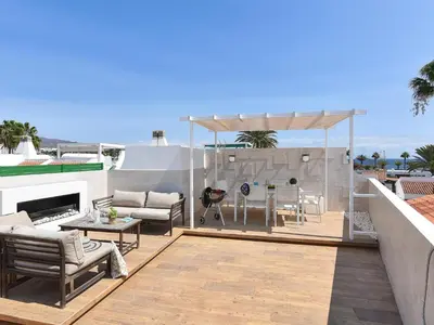 Un balcón o terraza de Bungalow Irene Playa del Ingles by VillaGranCanaria