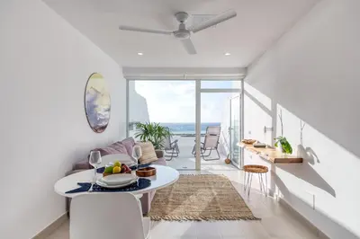 Zona de estar de Beachfront Apt with Open Terrace in Las Canteras