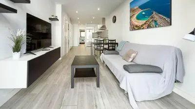 Una televisión o centro de entretenimiento en Guanarteme Vista Surf, Las Canteras 1