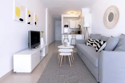 Una televisión o centro de entretenimiento en Estudio frente a la playa de Las Canteras S64