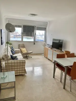 Una televisión o centro de entretenimiento en HomeForGuest Apartment next to Las Canteras with FREE Parking