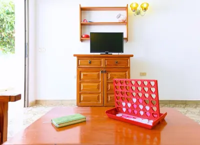 Una televisión o centro de entretenimiento en Palmasol Apartamentos