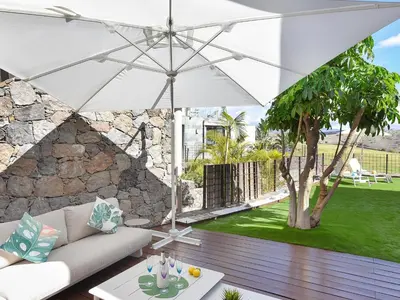 Jardín al aire libre en Los Dragos 4 Salobre by VillaGranCanaria