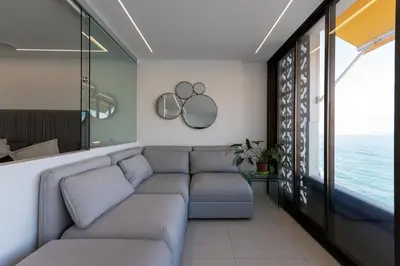 Zona de estar de Oceanglass Apartments by Airnest