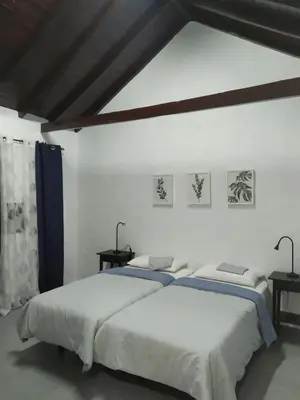 Cama o camas de una habitación en Moya, Senderos y naturaleza