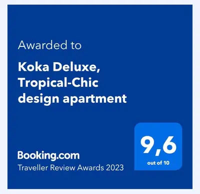 Certificado, premio, señal o documento que está expuesto en Koka Deluxe Studio