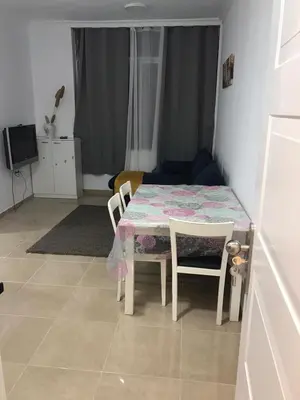 Una televisión o centro de entretenimiento en Un Descanso