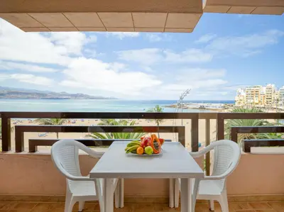 Un balcón o terraza de Huge Balcony over Las Canteras By CanariasGetaway