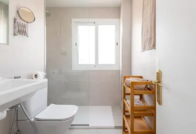 Un baño de Roca Verde by Folias Hotels - Playa del Inglés