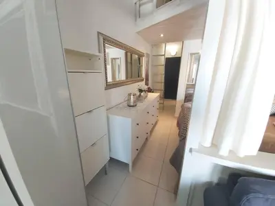 Una cocina o zona de cocina en Central Apartment With Sea Views