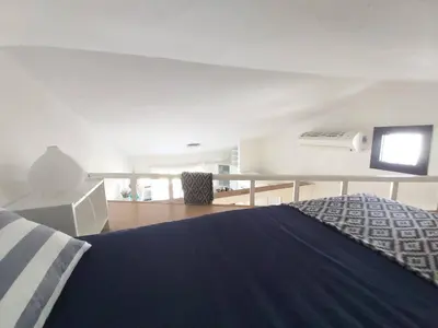 Cama o camas de una habitación en Central Apartment With Sea Views