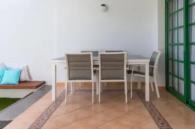 Zona de estar de Dúplex con jardín y buenas vistas