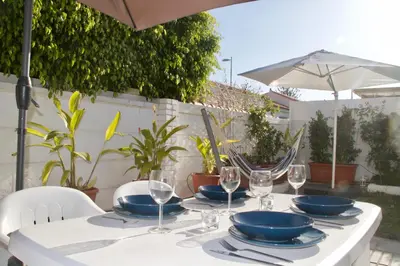 Un patio o zona al aire libre en Casita blanca near yumbo