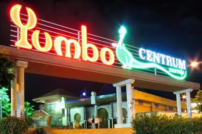 Certificado, premio, señal o documento que está expuesto en Casita blanca near yumbo