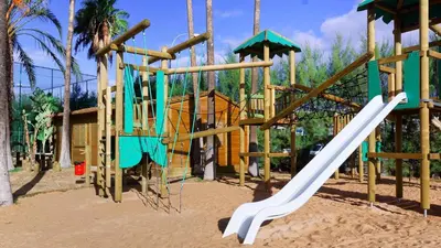 Zona de juegos infantil en Servatur Waikiki