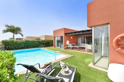 Piscina en o cerca de Albatross by VillaGranCanaria