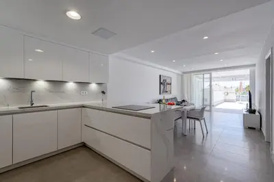 Una cocina o zona de cocina en BLUE SEA II - FRONT BEACH