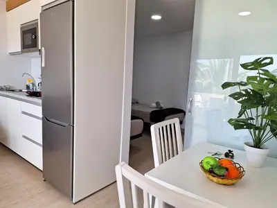 Una cocina o zona de cocina en White and Quiet! Modern apartment in San Agustin