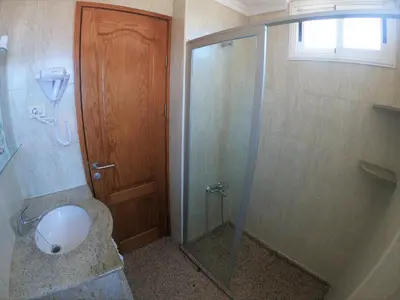 Un baño de Céntrico Tinache by CASAS COCODRILO