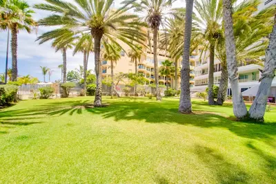 Jardín al aire libre en NEUE 2 SCHLAFZIMMER FERIENWOHNUNG DiREKT AM STRAND