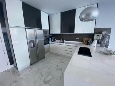 Una cocina o zona de cocina en PENTHOUSE IN THE SEA, Tauro