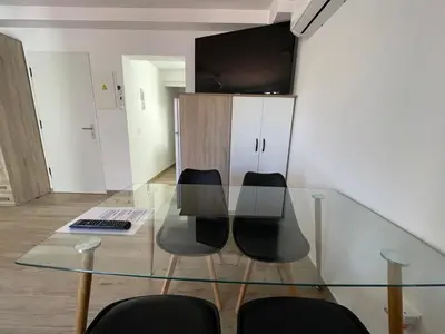 Una televisión o centro de entretenimiento en Arguineguin Beach Lux Solarium Sky
