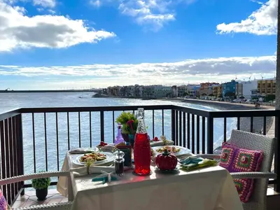 Un balcón o terraza de EmyCanarias Primera Línea De Playa