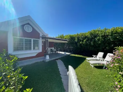 Jardín al aire libre en Bungalow silencioso y agradable