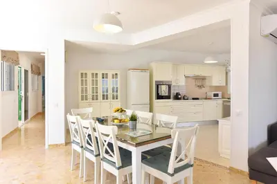 Una cocina o zona de cocina en Chalet Golden Sahara by VillaGranCanaria