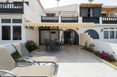 Un balcón o terraza de Casa Johan - apartamento con soprendentes vistas y terraza ajardinada