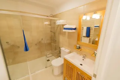 Un baño de Agüita Surf Lodge